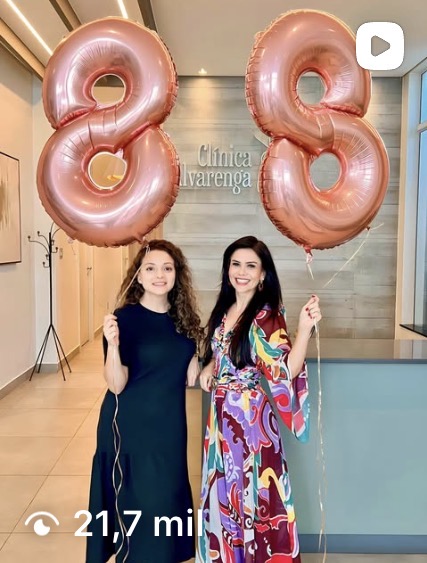 Giuliane Mendes e Dra. Tassiane Alvarenga juntas na clínica